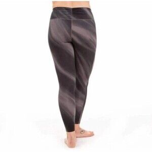 Handful Squeeze Play Scrunch Booty Women's Size XL Making Waves Print Athleisure